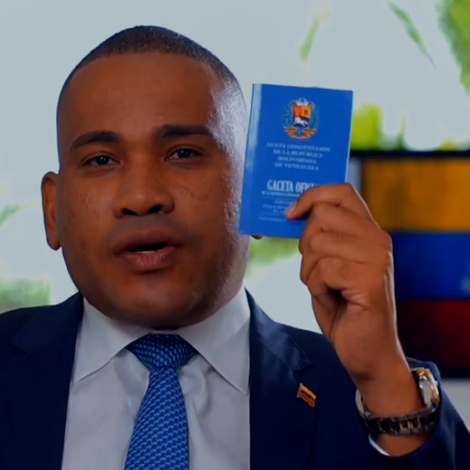 Leocenis Garcia con la Constitucion